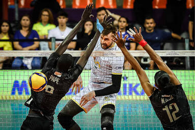 Pewne zwycięstwo zawiercian, choć bez fajerwerków. Aluron CMC Warta dwa sety od półfinału KMŚ