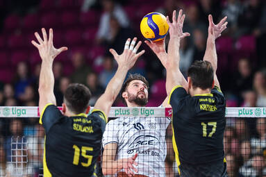 Zacięty mecz pomiędzy PGE Projektem Warszawa a PGE GiEK SKRĄ Bełchatów [ZDJĘCIA]