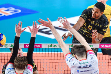 ZAKSA była bliska wygranej z BODGANKĄ LUK. Jednak ostatecznie pełna hala w Kędzierzynie-Koźlu nie pomogła im ograć mistrza Polski [ZDJĘCIA]