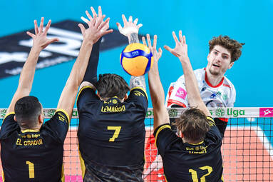 BOGDANKA wciąż na szczycie, ale rywale depczą jej po piętach - podsumowanie 16. i 17. kolejki [ZDJĘCIA]