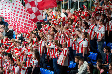 Rzeszowscy kibice siatkówki uradowani. Asseco Resovia Rzeszów po ciężkim pięciosetowym boju pokonała BOGDANKĘ LUK Lublin [ZDJĘCIA]