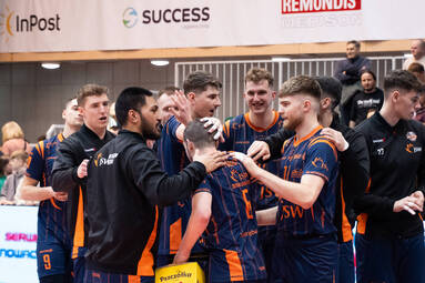 Niesamowity powrót beniaminka, ale tie-break na korzyść jastrzębian