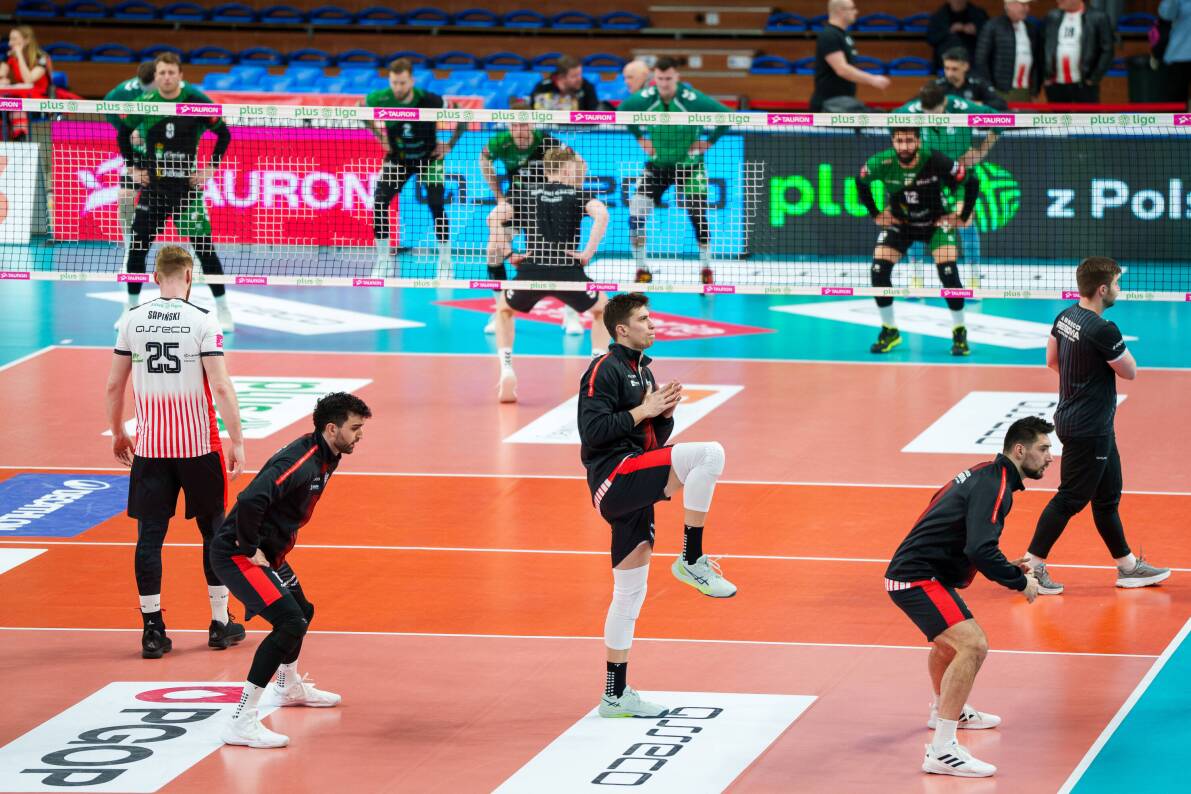 Tylko w jednym secie siatkarze InPostu ChKS Chełm postawili się silniejszemu przeciwnikowi w Rzeszowie [ZDJĘCIA]