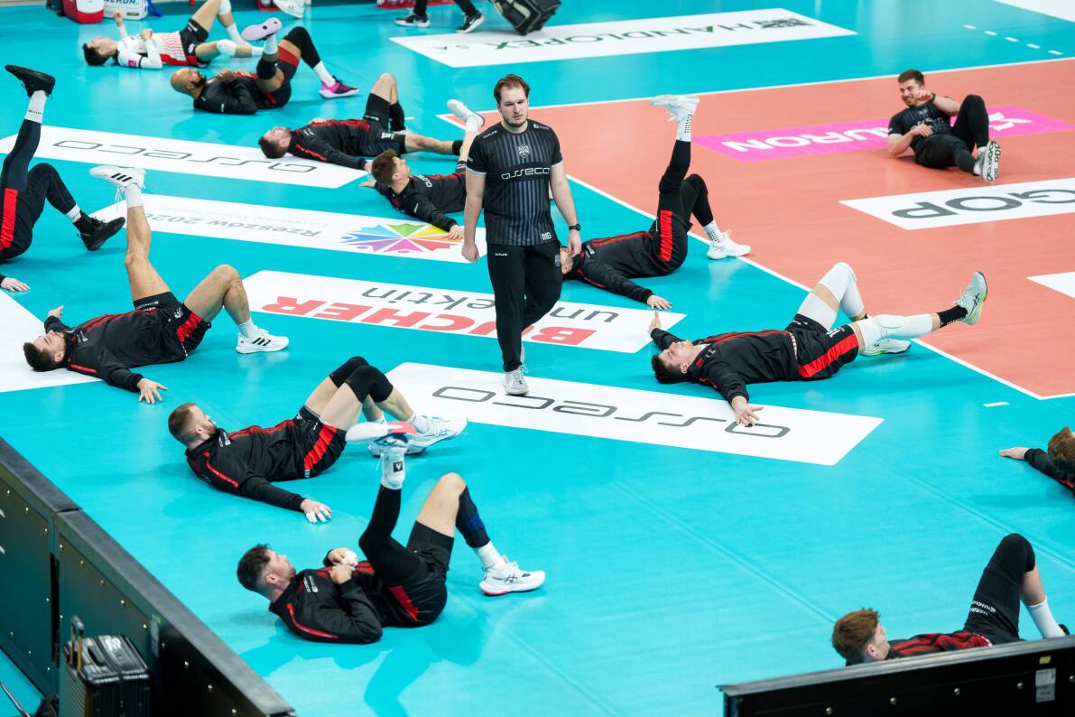 Tylko w jednym secie siatkarze InPostu ChKS Chełm postawili się silniejszemu przeciwnikowi w Rzeszowie [ZDJĘCIA]