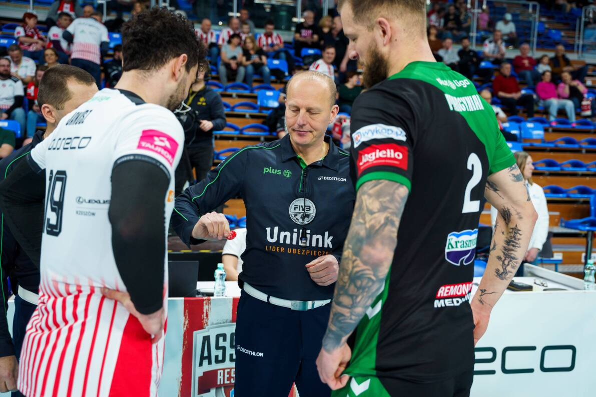 Tylko w jednym secie siatkarze InPostu ChKS Chełm postawili się silniejszemu przeciwnikowi w Rzeszowie [ZDJĘCIA]