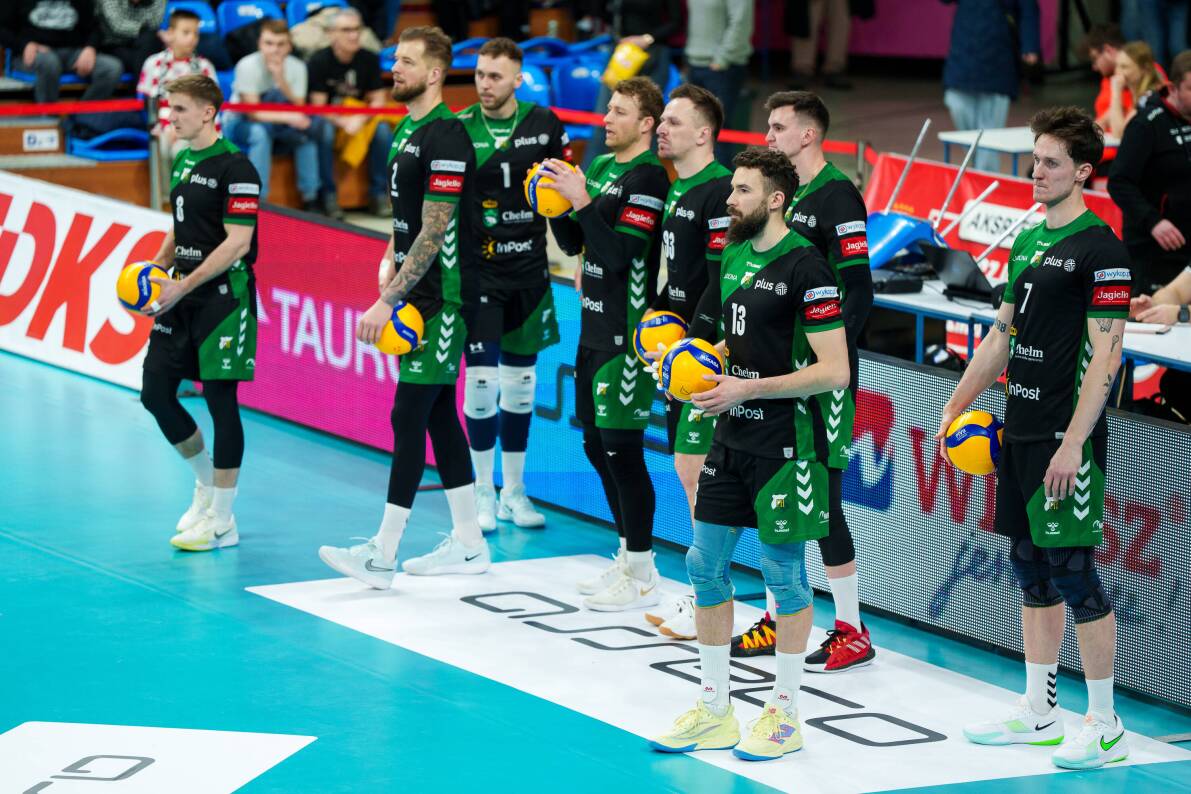 Tylko w jednym secie siatkarze InPostu ChKS Chełm postawili się silniejszemu przeciwnikowi w Rzeszowie [ZDJĘCIA]