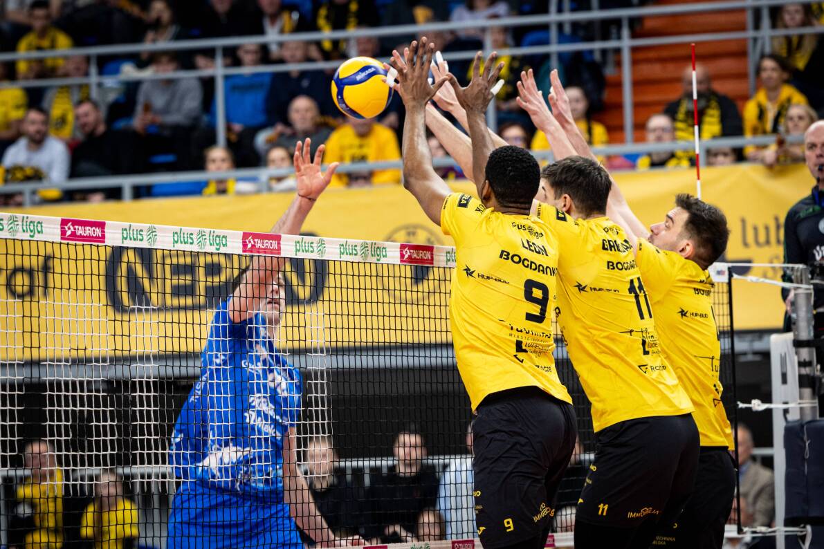 Siatkarze BOGDANKI LUK Lublin musieli się mocno zmobilizować, by po pięciu setach pokonać gości z Suwałk [ZDJĘCIA]