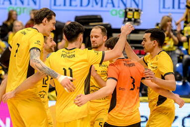 Święto w Bełchatowie. PGE GiEK SKRA wygrywa z Asseco Resovią w czterech setach [ZDJĘCIA]