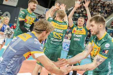 Mecz w Suwałkach zakończył się pewną wygraną gości z Zawiercia [zDJĘCIA]