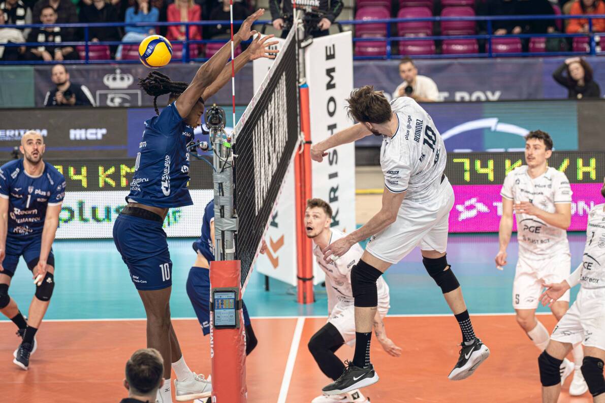 Mimo początkowych problemów gospodarzy, mecz w Warszawie bez zaskoczenia [ZDJĘCIA]