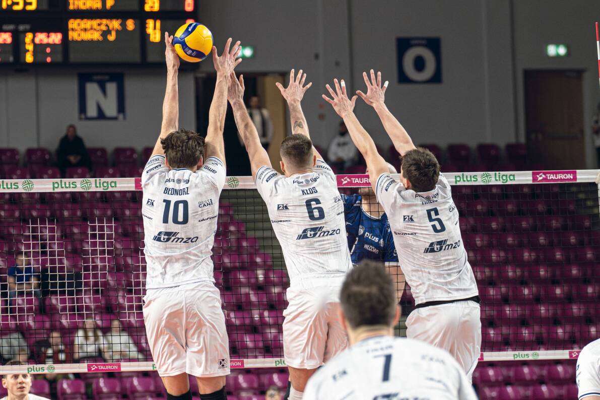 Mimo początkowych problemów gospodarzy, mecz w Warszawie bez zaskoczenia [ZDJĘCIA]