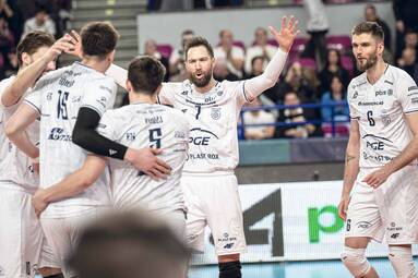 Mimo początkowych problemów gospodarzy, mecz w Warszawie bez zaskoczenia [ZDJĘCIA]