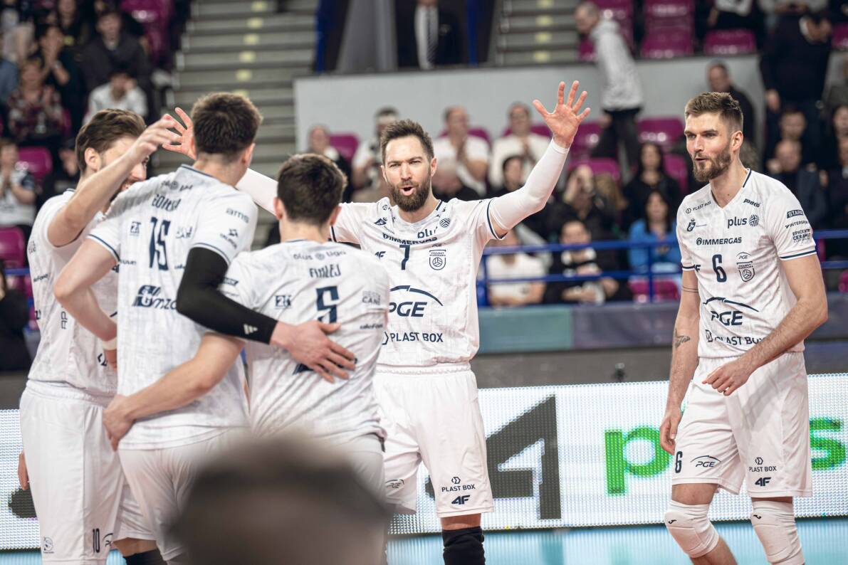 Mimo początkowych problemów gospodarzy, mecz w Warszawie bez zaskoczenia [ZDJĘCIA]