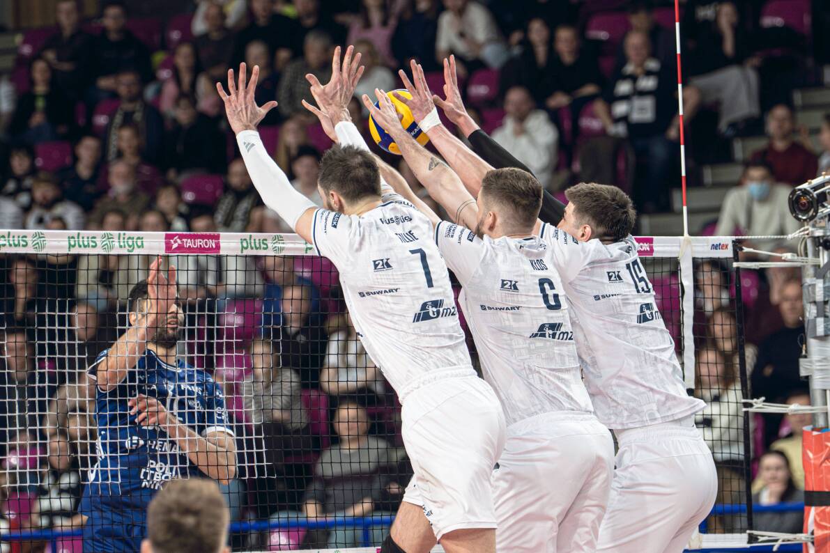 Mimo początkowych problemów gospodarzy, mecz w Warszawie bez zaskoczenia [ZDJĘCIA]