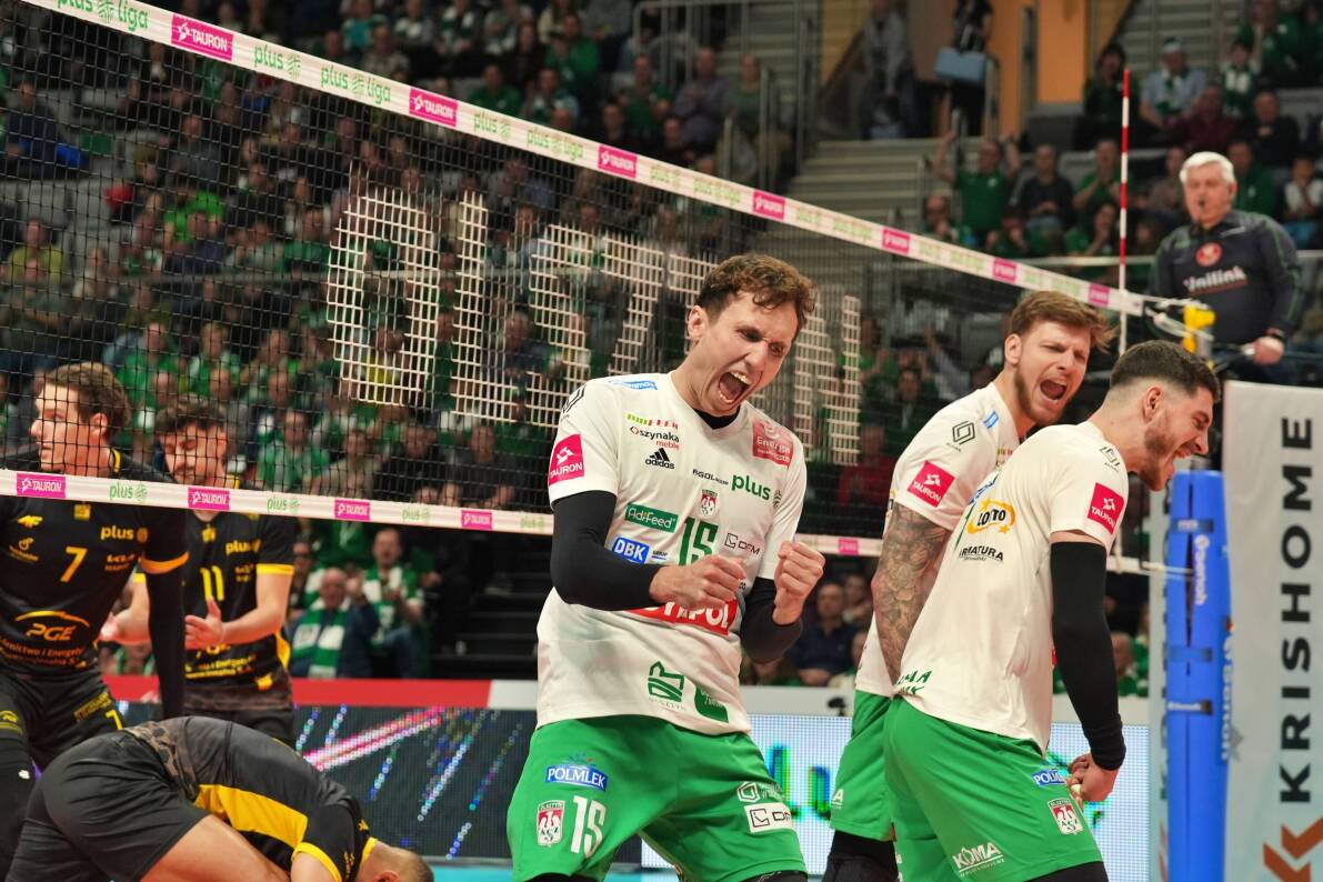 Olsztyńscy kibice siatkówki w hali Urania radowali się zwycięstwem swoich zawodników [ZDJĘCIA]