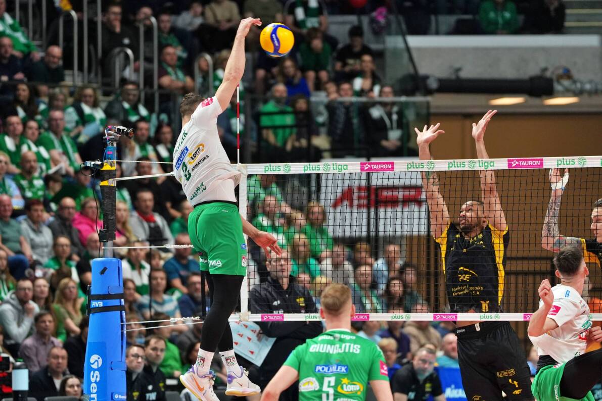 Olsztyńscy kibice siatkówki w hali Urania radowali się zwycięstwem swoich zawodników [ZDJĘCIA]