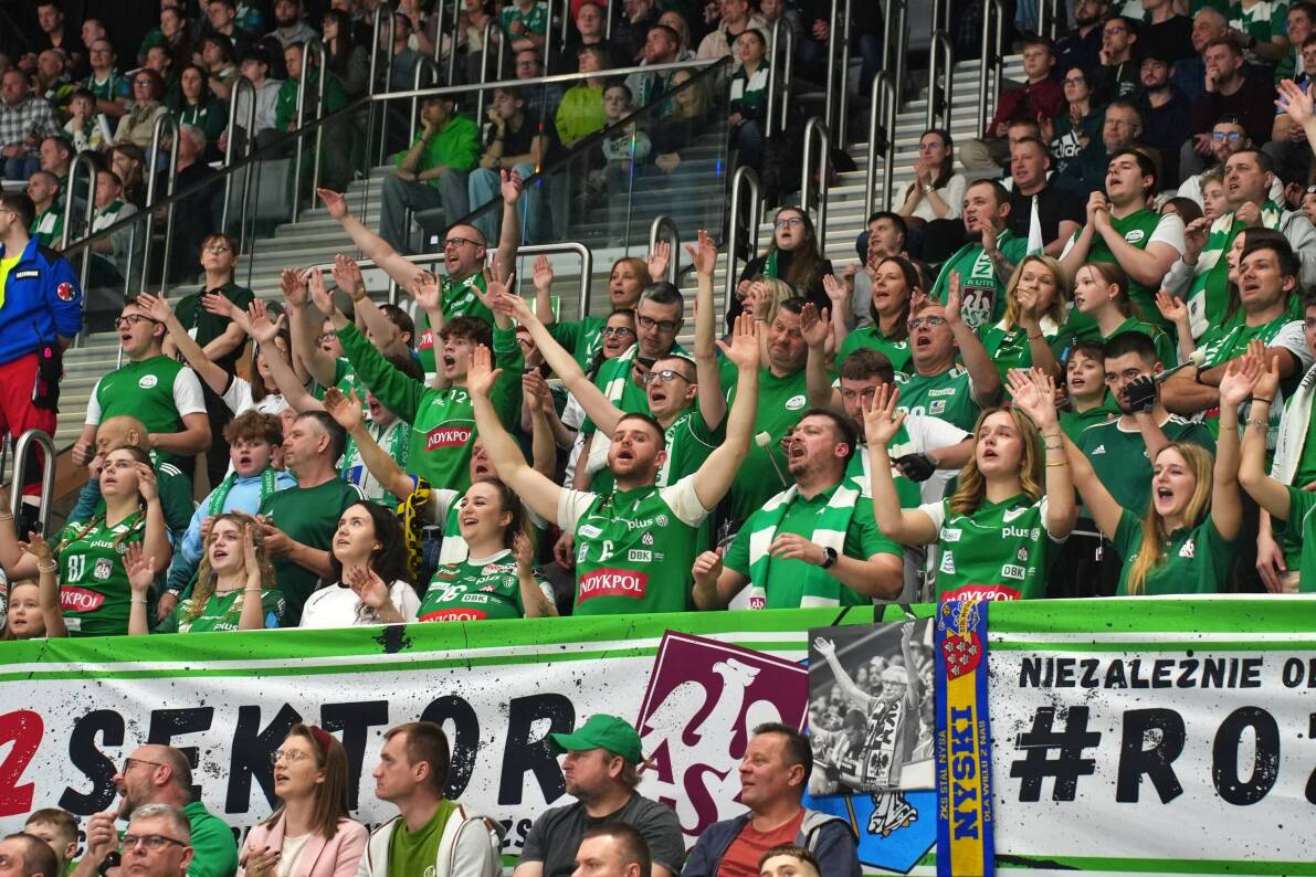 Olsztyńscy kibice siatkówki w hali Urania radowali się zwycięstwem swoich zawodników [ZDJĘCIA]