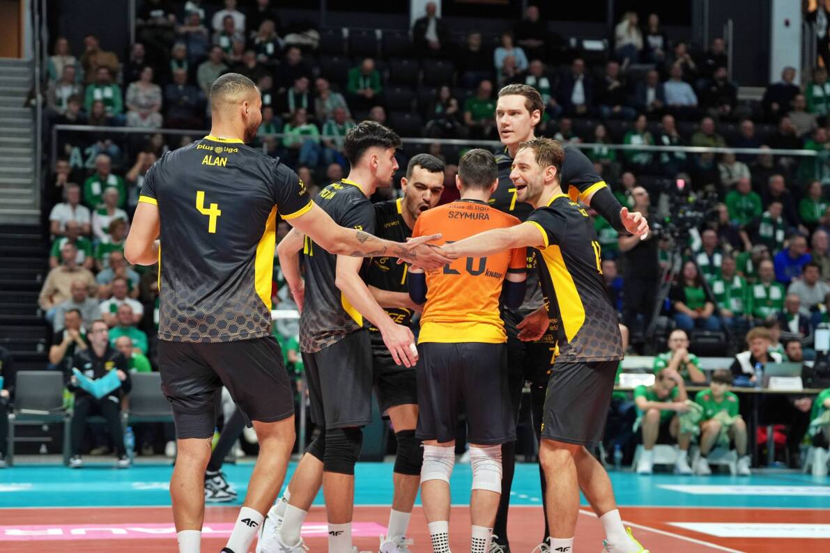 Olsztyńscy kibice siatkówki w hali Urania radowali się zwycięstwem swoich zawodników [ZDJĘCIA]