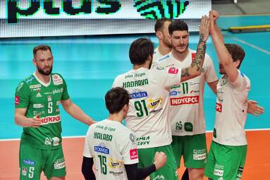 Indykpol AZS Olsztyn umocnił swoją pozycję w ósemce, InPost ChKS Chełm jeszcze musi walczyć, by być pewnym utrzymania w PlusLidze [ZDJĘCIA] 