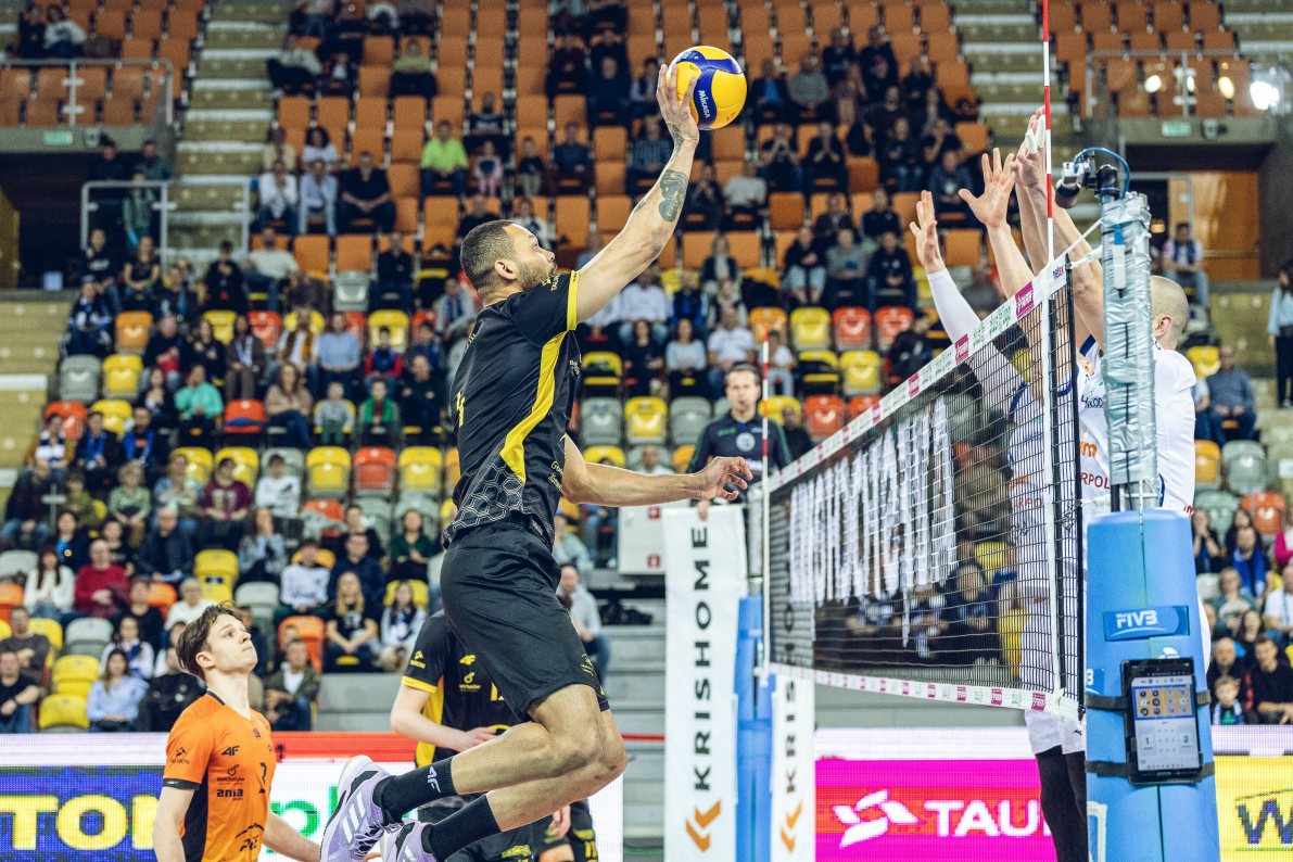 Siatkarze Steam Hemarpolu Politechniki Częstochowa dali w tym meczu z siebie wszystko, jednak przeciwnik z Bełchatowa był silniejszy [ZDJĘCIA]