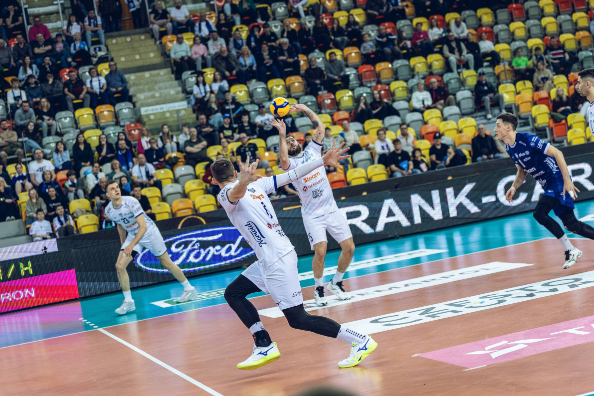 Siatkarze Steam Hemarpolu Politechniki Częstochowa dali w tym meczu z siebie wszystko, jednak przeciwnik z Bełchatowa był silniejszy [ZDJĘCIA]