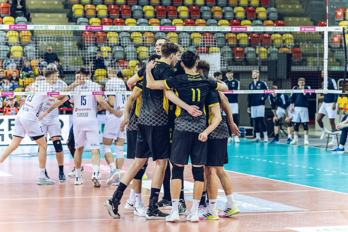 Siatkarze Steam Hemarpolu Politechniki Częstochowa dali w tym meczu z siebie wszystko, jednak przeciwnik z Bełchatowa był silniejszy [ZDJĘCIA]