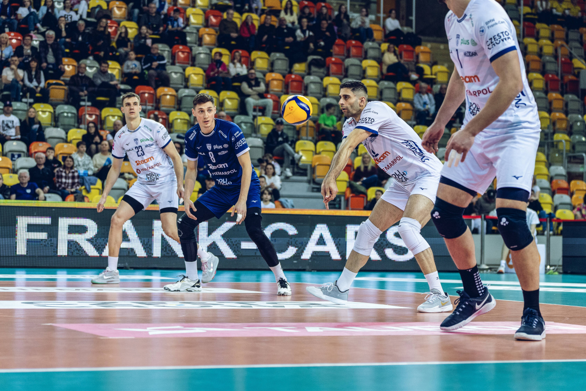 Siatkarze Steam Hemarpolu Politechniki Częstochowa dali w tym meczu z siebie wszystko, jednak przeciwnik z Bełchatowa był silniejszy [ZDJĘCIA]