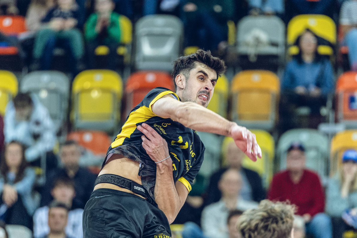 Siatkarze Steam Hemarpolu Politechniki Częstochowa dali w tym meczu z siebie wszystko, jednak przeciwnik z Bełchatowa był silniejszy [ZDJĘCIA]