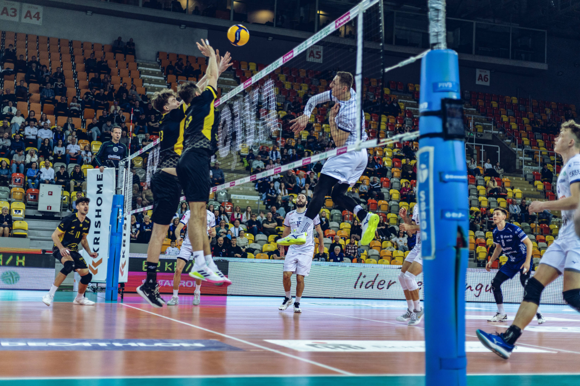 Siatkarze Steam Hemarpolu Politechniki Częstochowa dali w tym meczu z siebie wszystko, jednak przeciwnik z Bełchatowa był silniejszy [ZDJĘCIA]