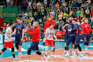 ZAKSA Kędzierzyn-Koźle postawiła się twardo gospodarzom w Zawierciu i prowadzi 1:0 w ćwierćfinałowej rywalizacji [ZDJĘCIA]