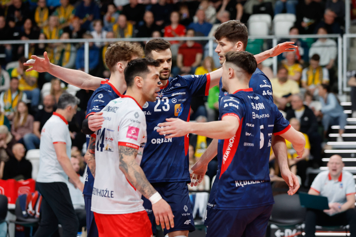  Aluron CMC Warta Zawiercie wygrywa trzeci mecz z ZAKSĄ i to oni zmierzą się z Asseco Resovią w półfinale [ZDJĘCIA]
