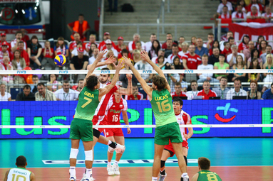 Wielka inauguracja, czyli mistrzowie świata kontra mistrzowie Europy